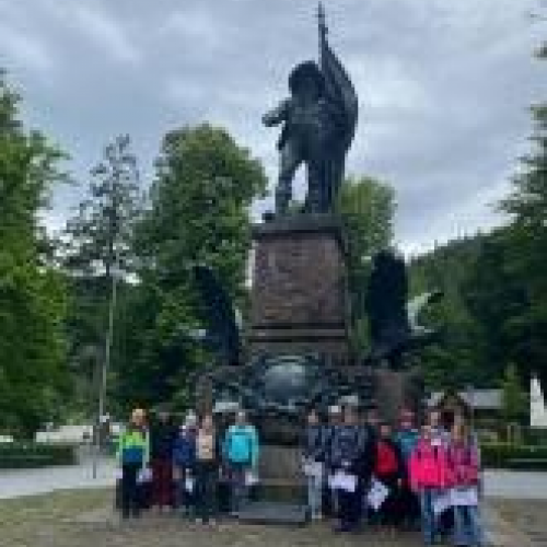 Vor dem Andreas Hofer Denkmal