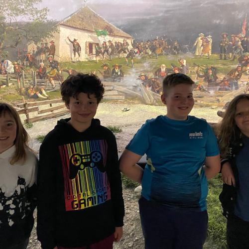 Schüler der VS Bach im Riesenrundgemälde