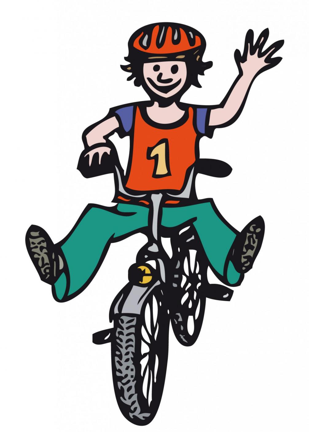 Kind mit Helm auf einem Fahrrad