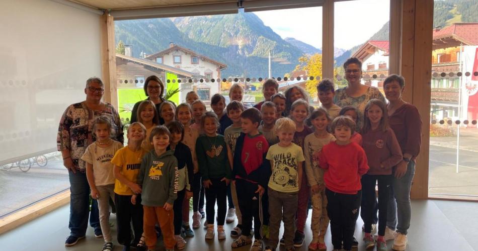 Klassenfoto mit Bäuerinnen