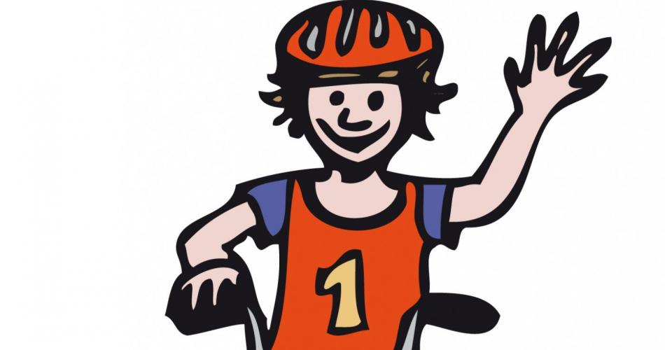 Kind mit Helm auf einem Fahrrad