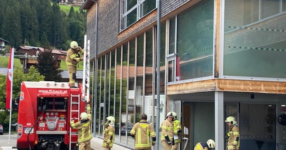 Feuerwehrauto, Feuerwehrmänner, Schule